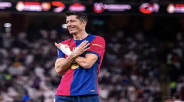 برشلونة يخطط لتمديد عقد مهاجمه ليفاندوفسكي لموسم إضافي مع الفريق الكتالوني